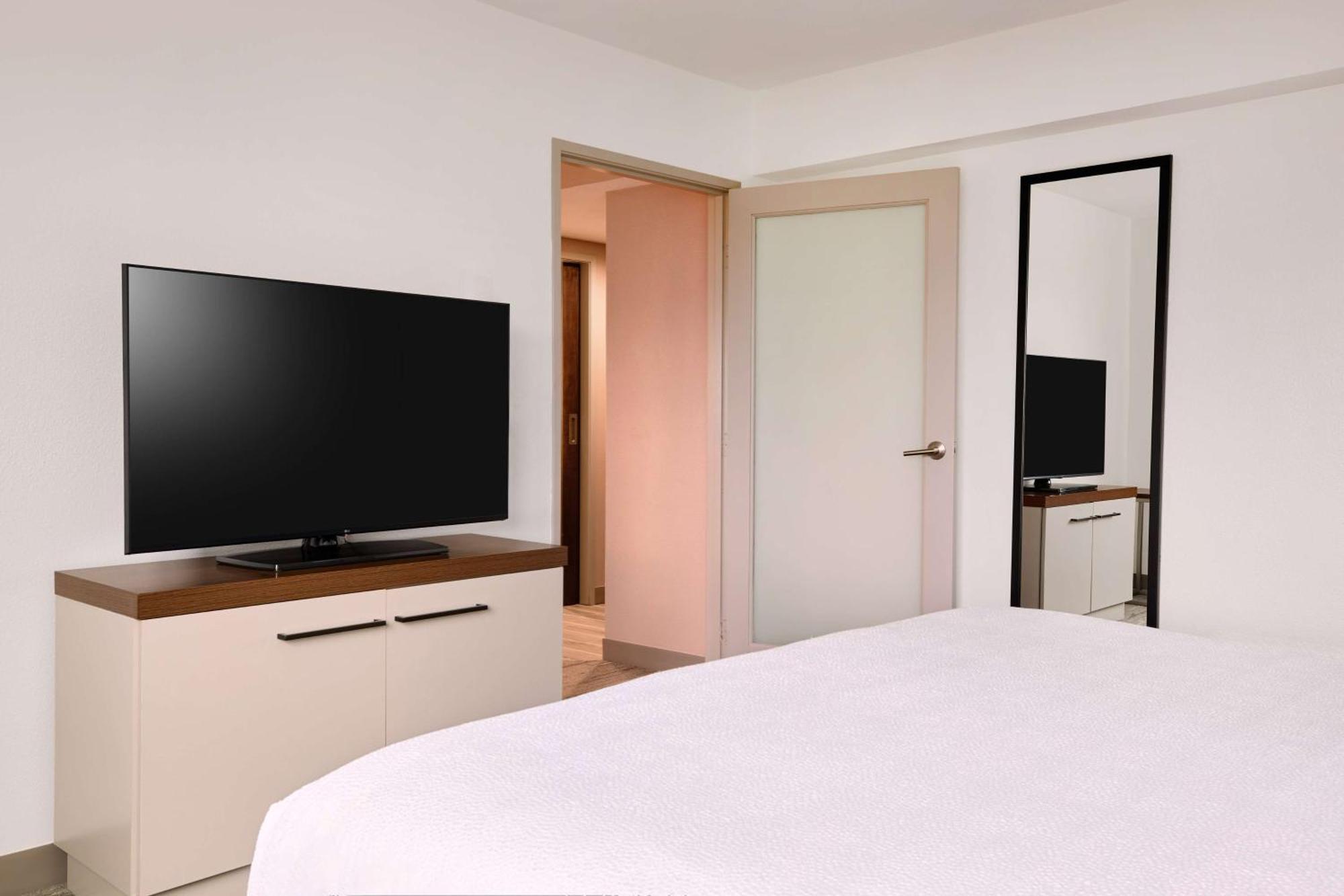 Hilton Garden Lax Angeles Airport 3*