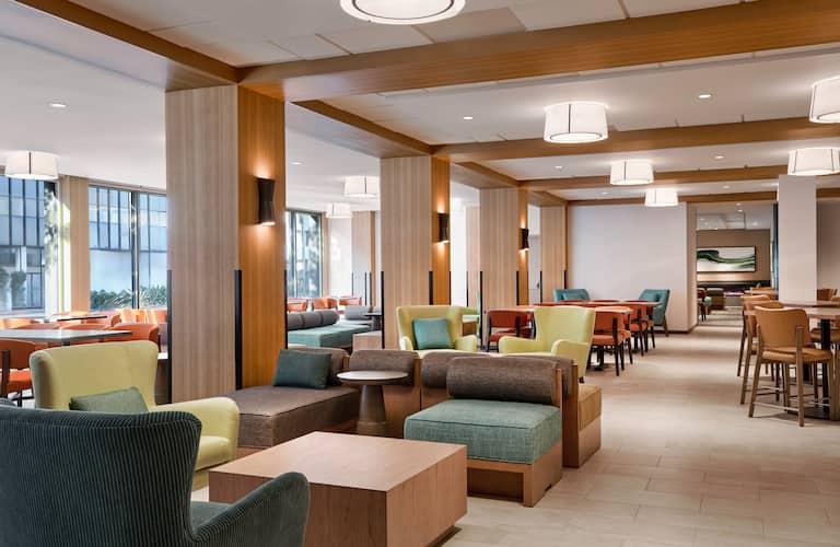 Hilton Garden Lax Angeles Airport 3*