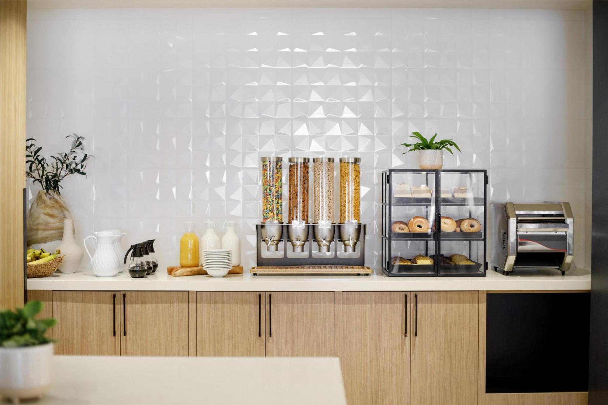 Hilton Garden Lax Angeles Airport 3*